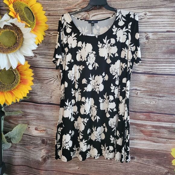 "Ellos" Woman's dress size: 22/24 black/white floral NWT - Picture 1 of 8